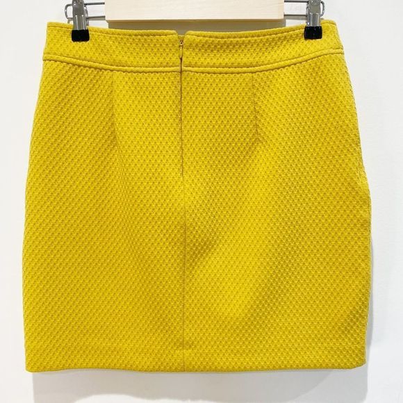 BANANA REPUBLIC yellow gold lined mini skirt - 4 - Picture 3 of 6